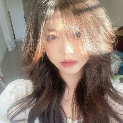 他很怪，他是我爸爸